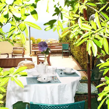 Domus Tiberio B&B 피조